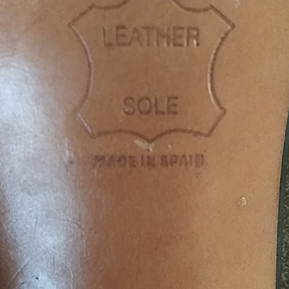 Stuart Weitzman - Picture 5 of 5